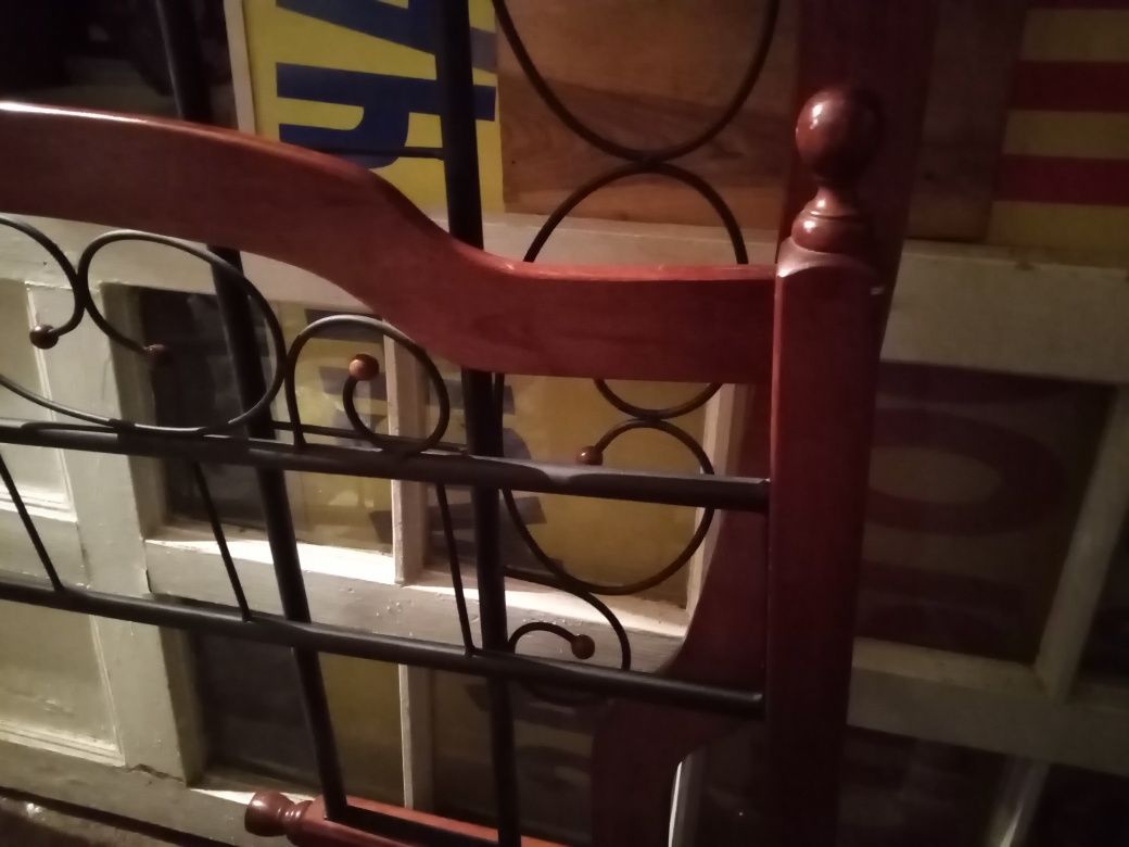 Ліжко бильця двух сторонні.