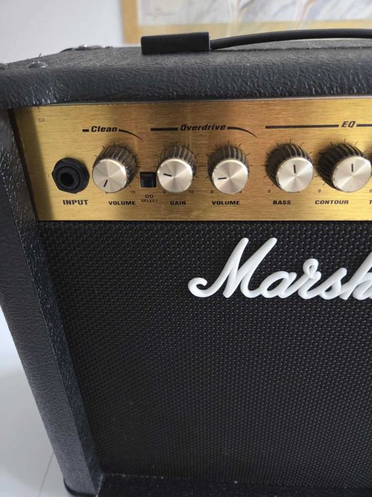 Sprzedam combo gitarowe Marshall 15 DFX W dobrym stanie z efektami.