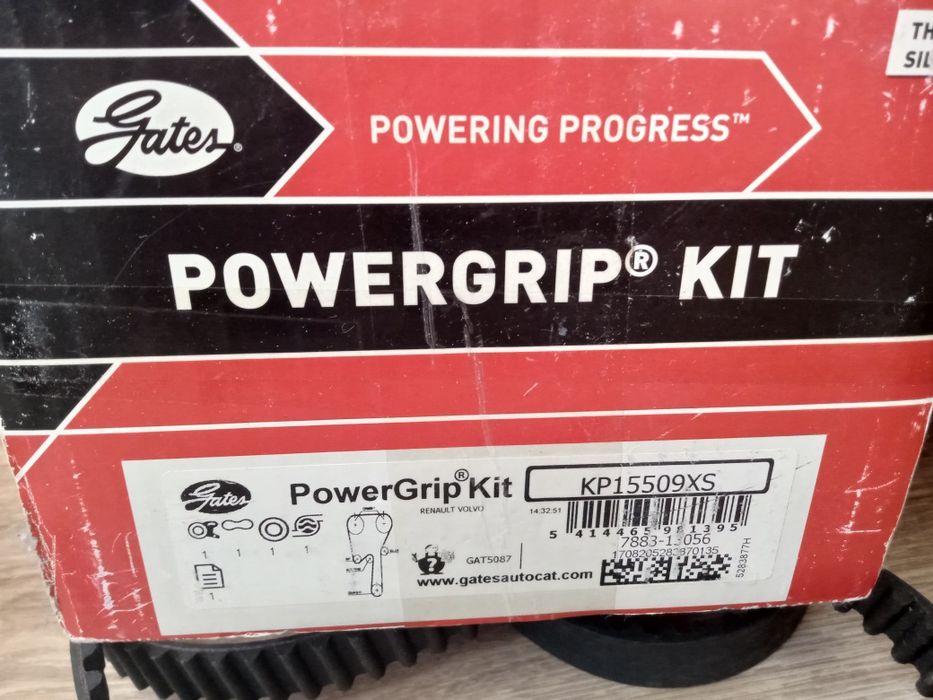 Ремінь ГРМ та натяжні ролики Volvo /Renault Safrane