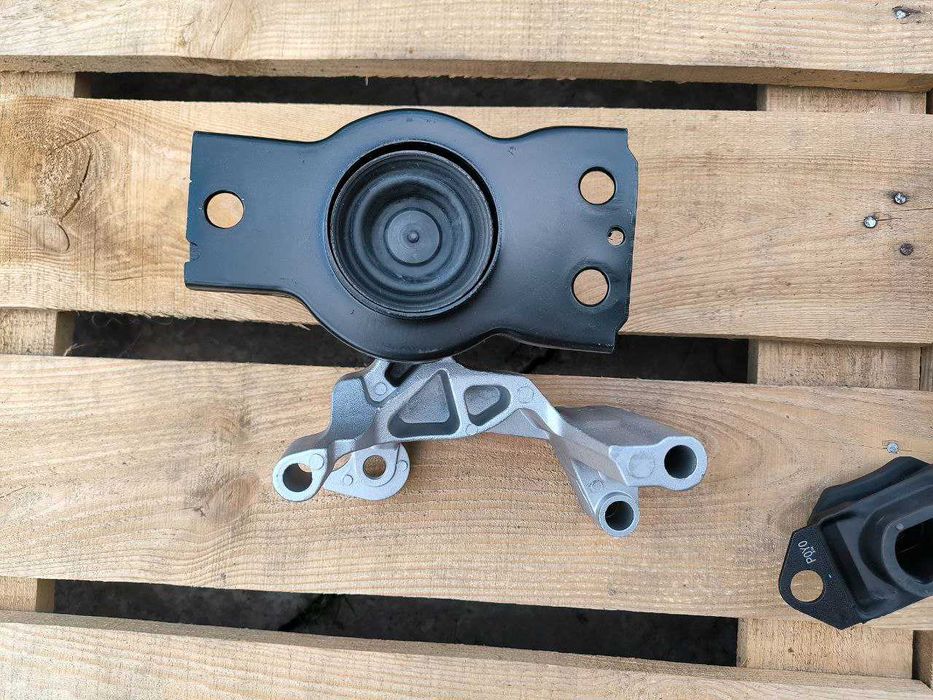 Кронштейн опори двигуна Nissan Qashqai j10 подушка мотора акпп опора