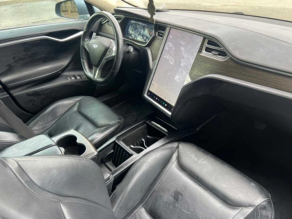 Tesla Model S 90D      2016