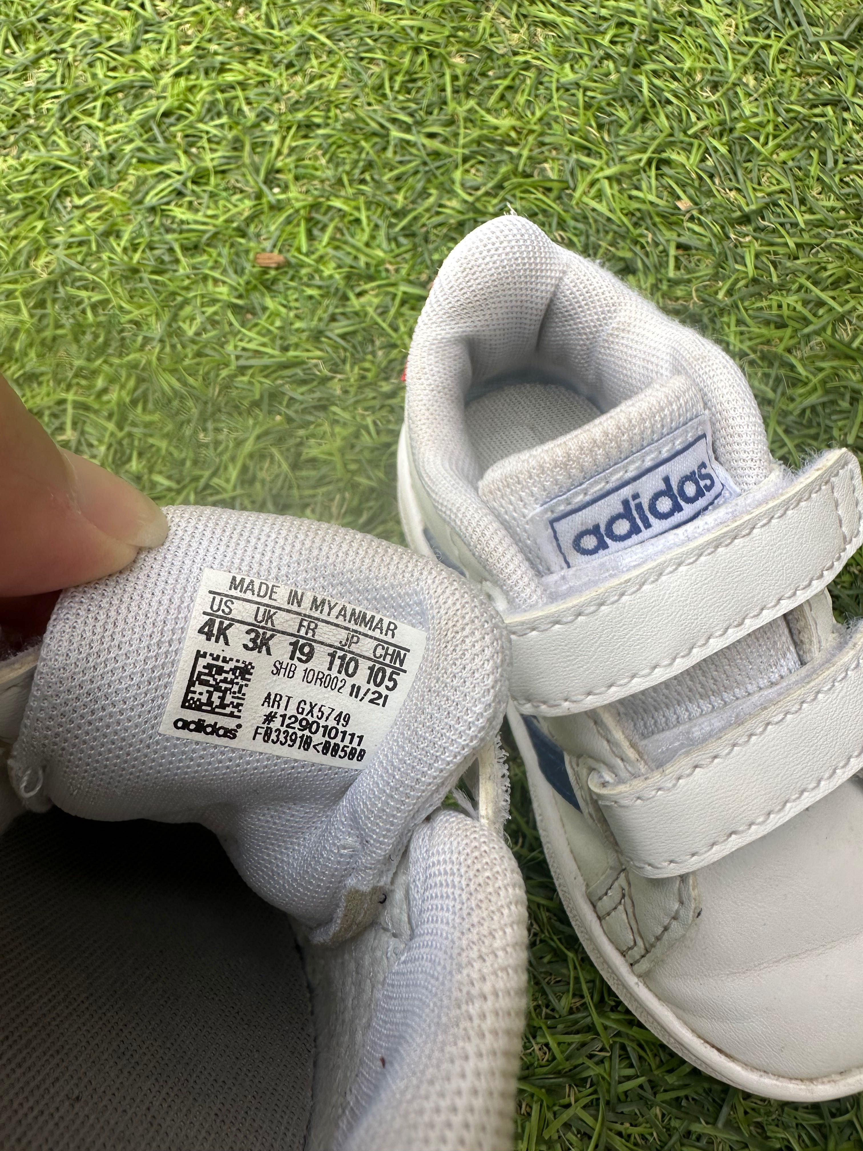 Sapatilhas Adidas - primeiros passos/ Unisexo