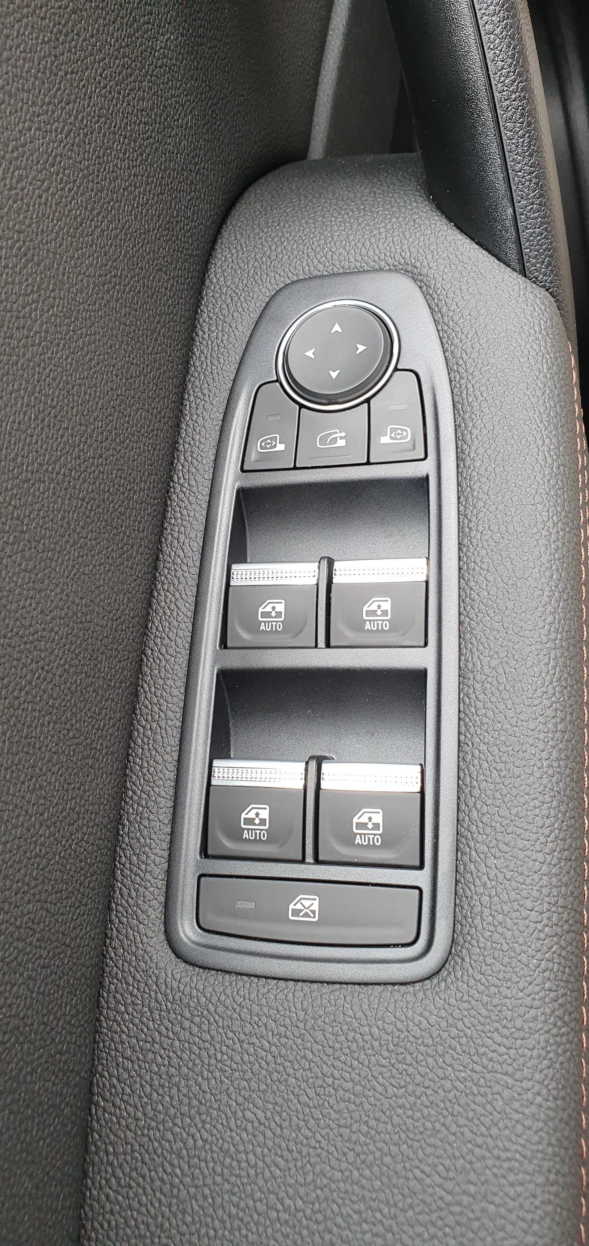 Renault  Captur Versão – Initial Paris E-TECH HÍBRIDO PLUG –IN 160