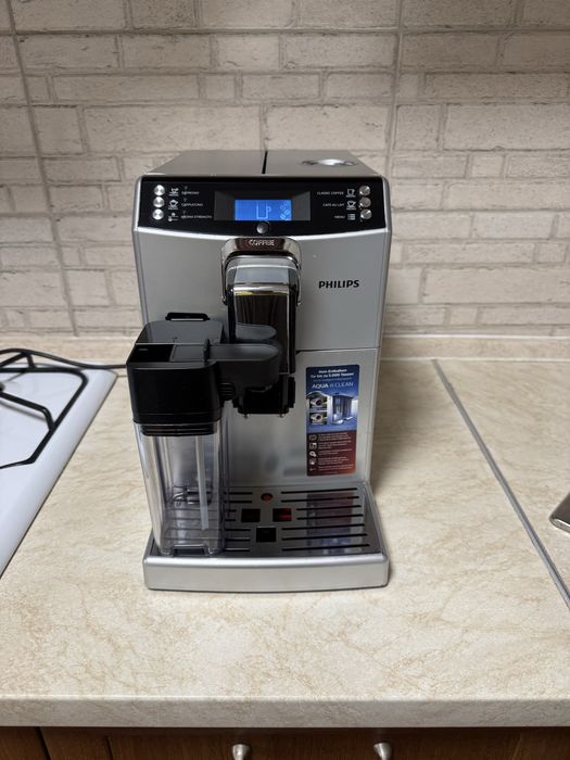 Автоматична еспресо кавомашина Philips EP4051  4000 series