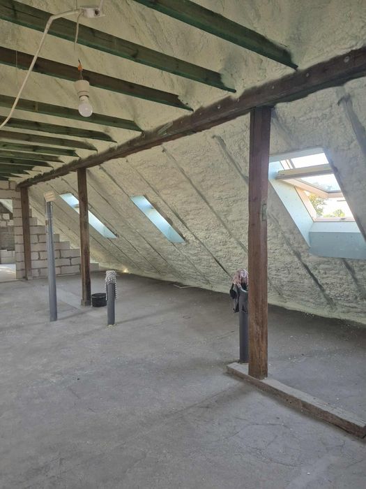 Ocieplanie dachu pianką pur poddasza ocieplenie pianą piana izolacja