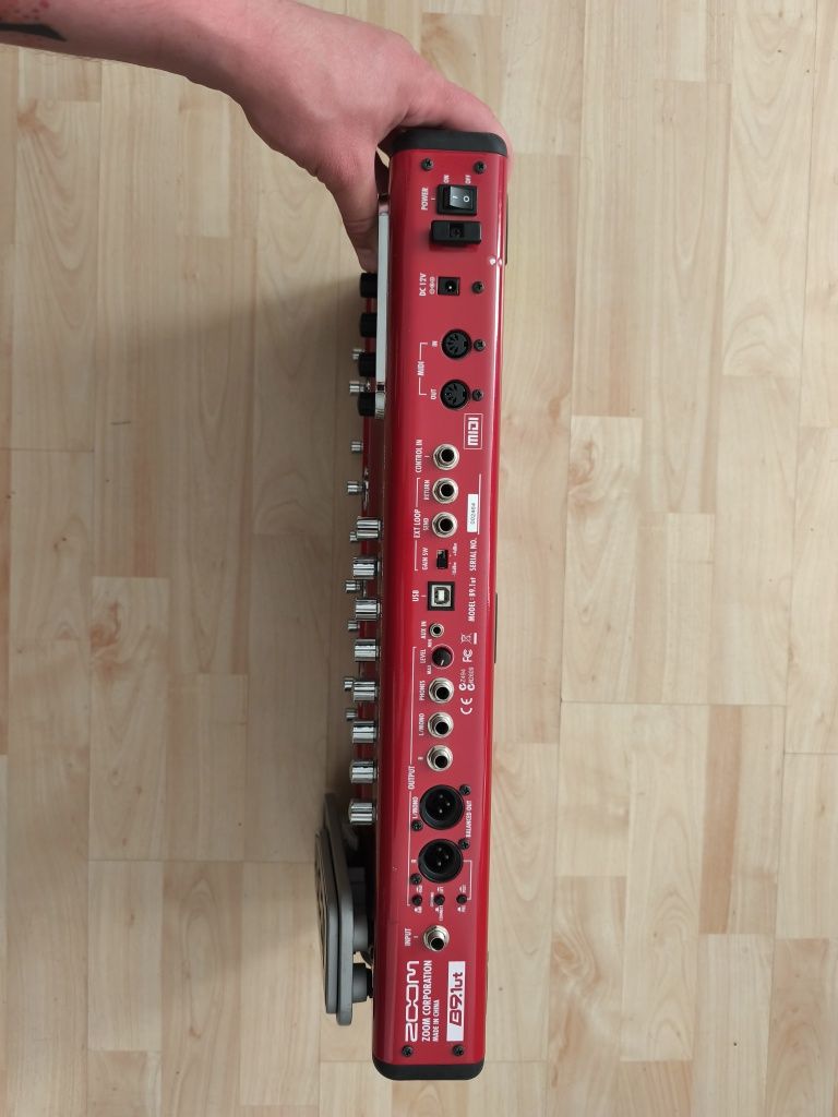 Multiefekt gitarowy (do git.basowej)  Zoom B9.1ut