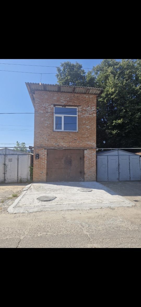 Продам гараж двухэтажный в Вишневом Автокооператив  Луч. Фасадной част