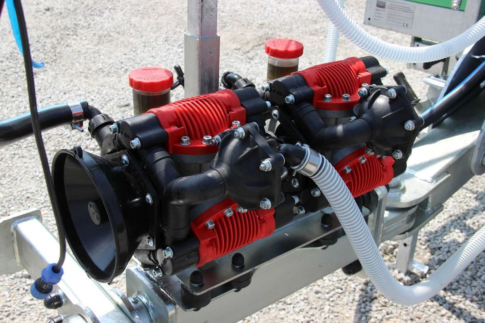 Opryskiwacz ciągany hydrauliczny belka X przyczepiany Tolmet Bruno