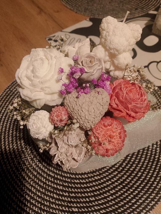 Ręcznie robione bukiety z wosku