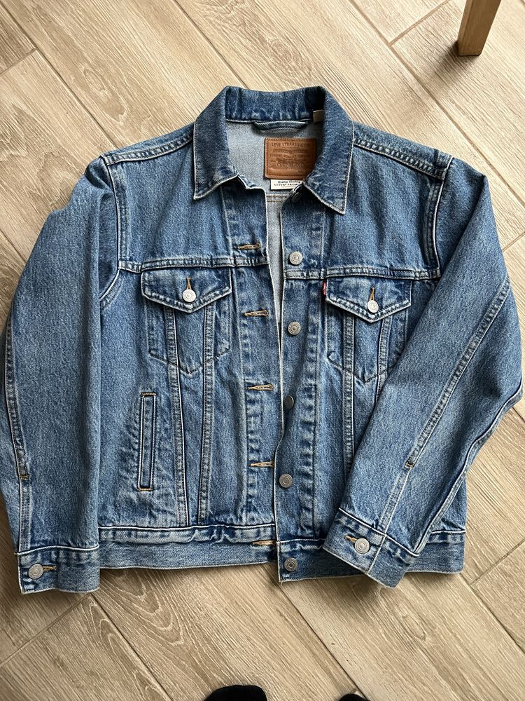 Джинсова куртка levis xs