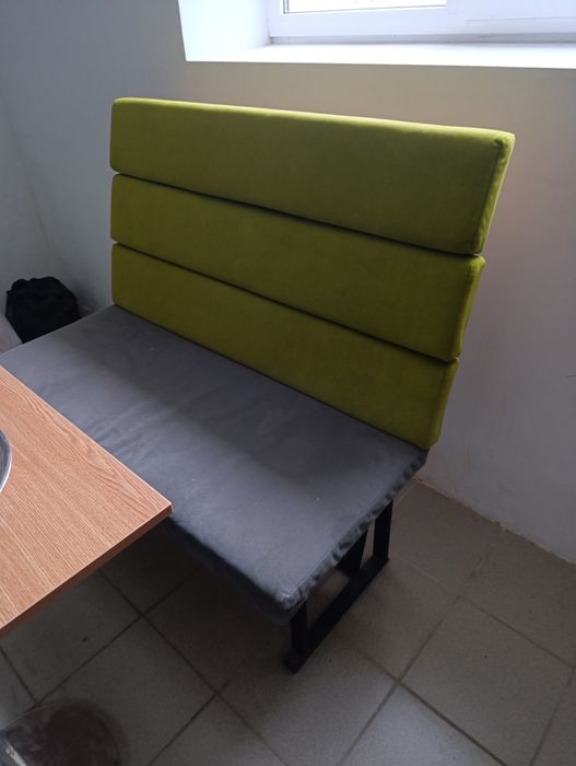 Диван на кухню. Яскравий диванчик 3місний