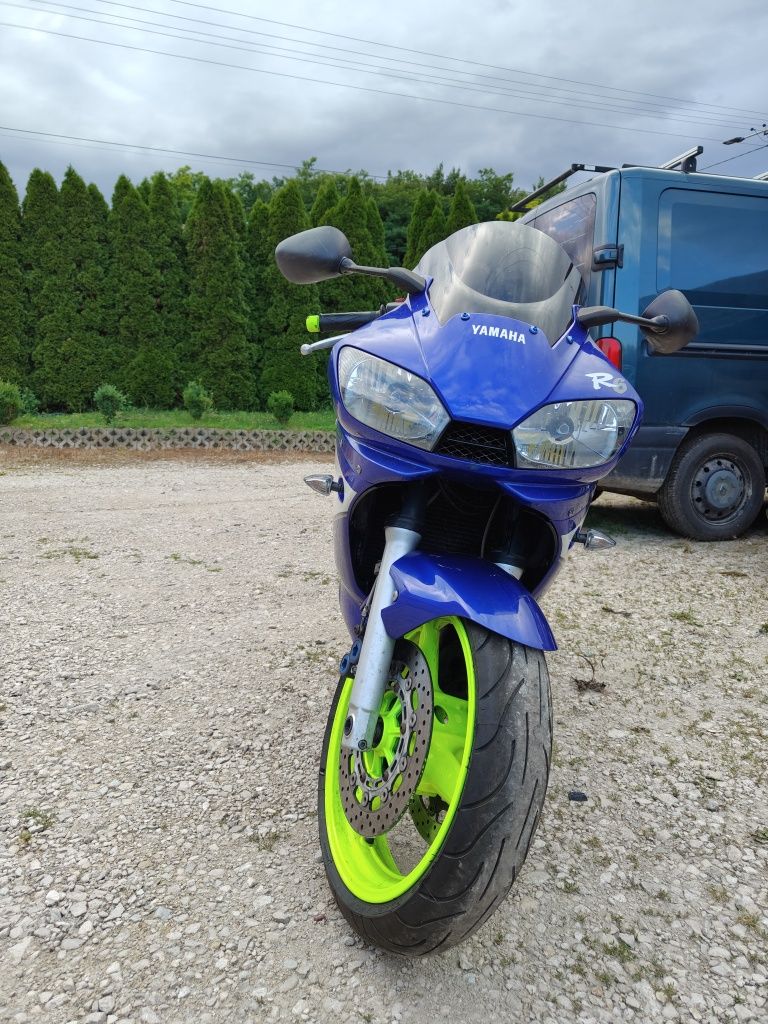 Yamaha yzf R6 99r Uszkodzona
