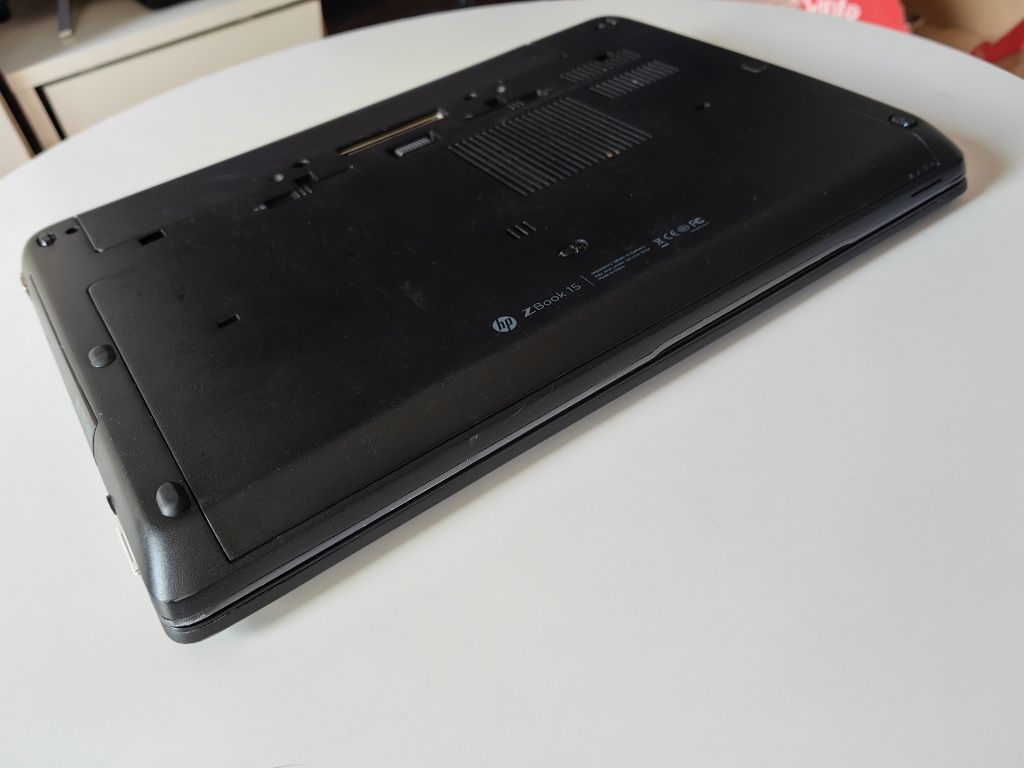 HP zbook i7 2.4 GHz 24gb DDR 1600 MHz quadro k2100 SSD podświetlenie