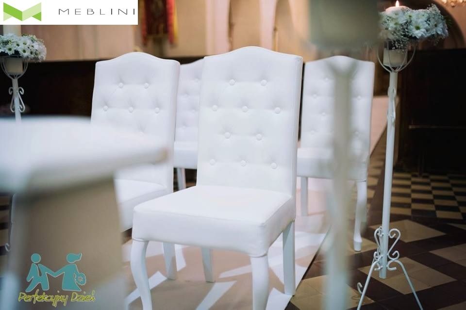 Meble ślubne biały klęcznik z 4 krzesłami pikowany
