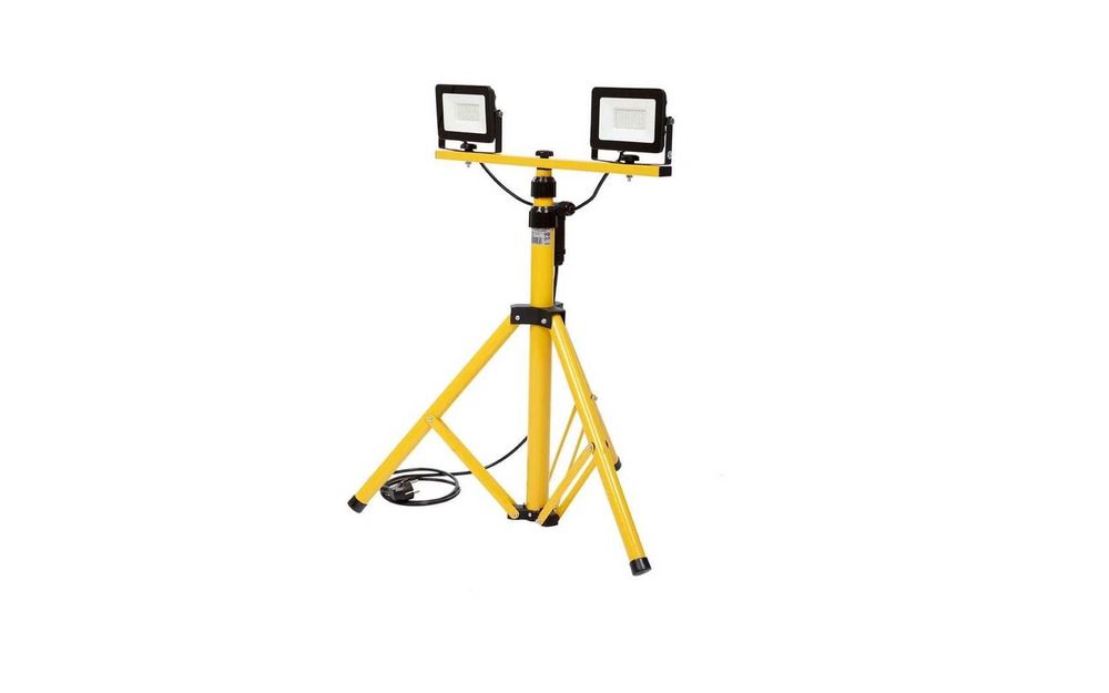 Стойка с подключенными прожекторами ІР65, 20W (2по 10W)