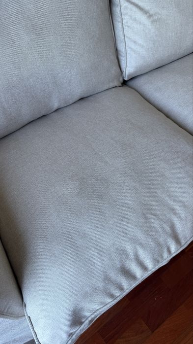 sofa de 2 lugares cinza