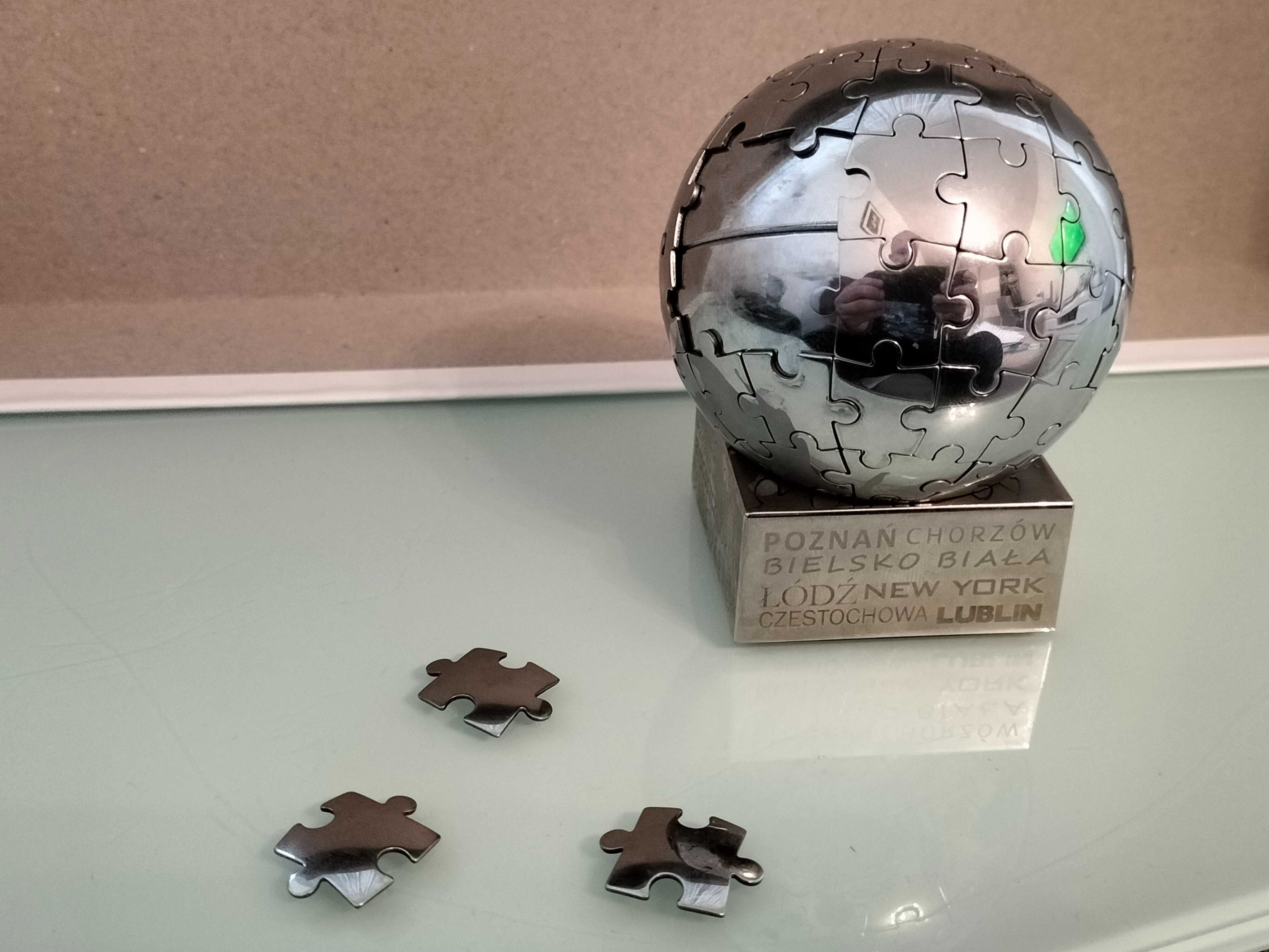 Metalowe magnetyczne puzzle w kształcie globu