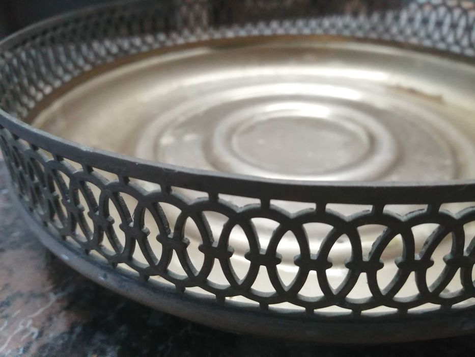 tabuleiro antigo em metal