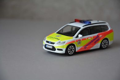 1:43 Bburago - Ford Focus II - Gyermekmento Orvos (H) - Ambulance