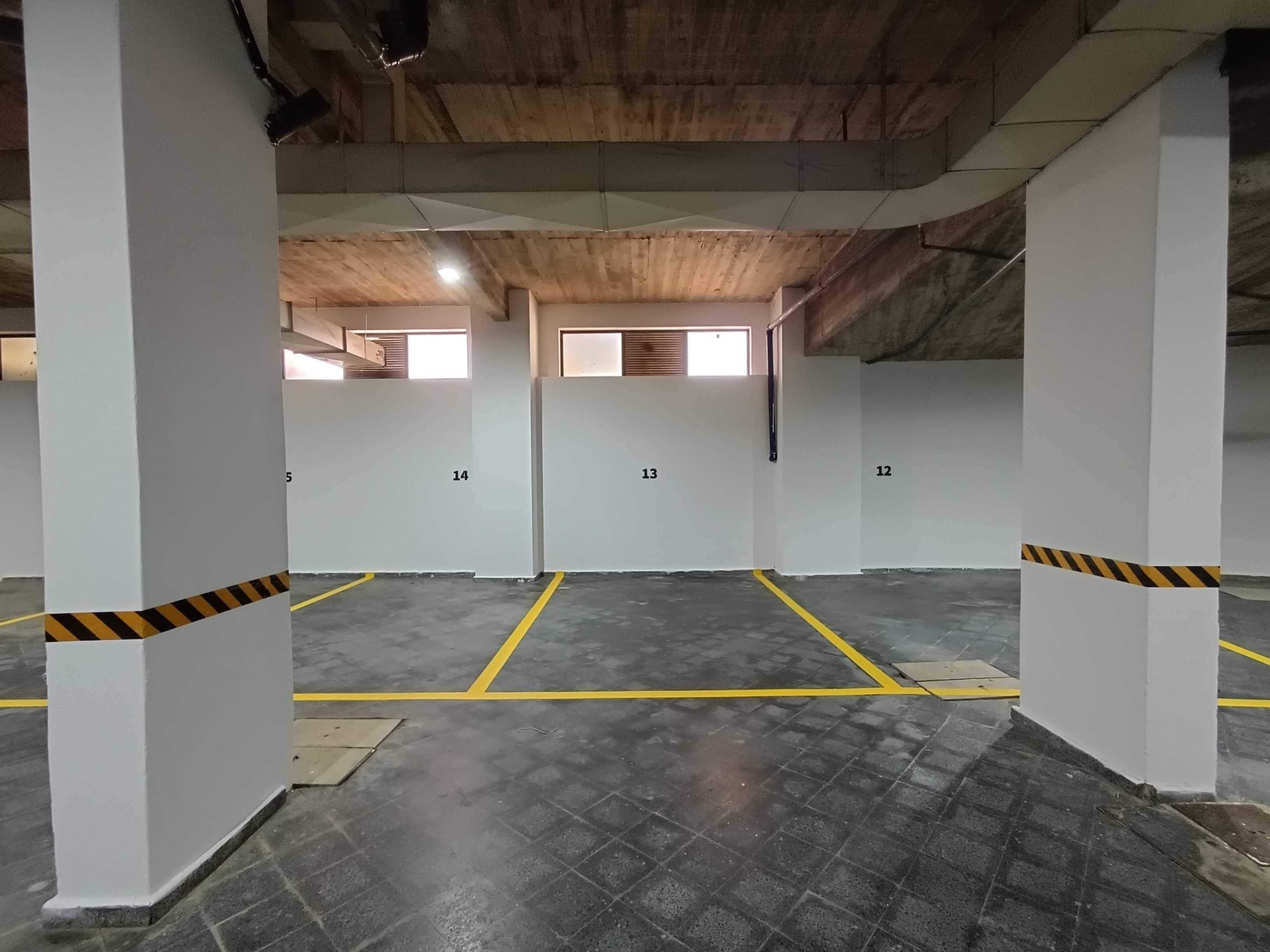 Lugar de estacionamento para venda em garagem em Montechoro, Albufeira