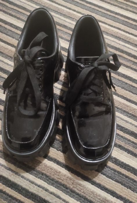 Лофери лакові (PRADA) 37 р.