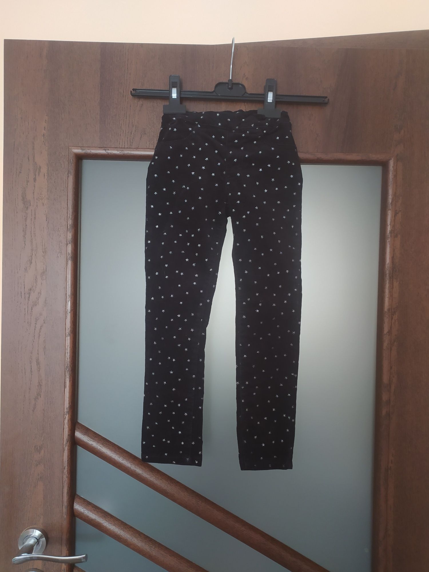 Spodnie bawełniane elastyczne sztruksy rozmiar 110 H&M