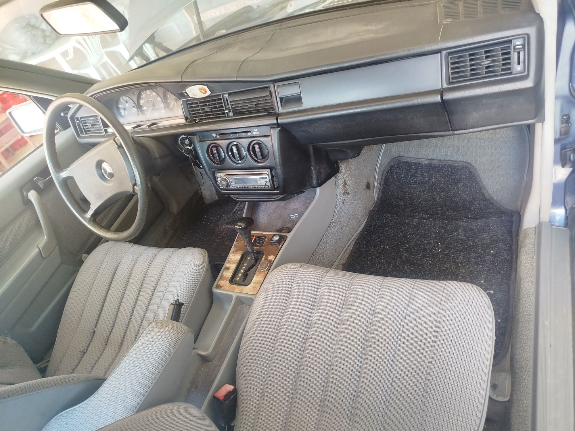 Mercedes 190d Sem alguma coisas