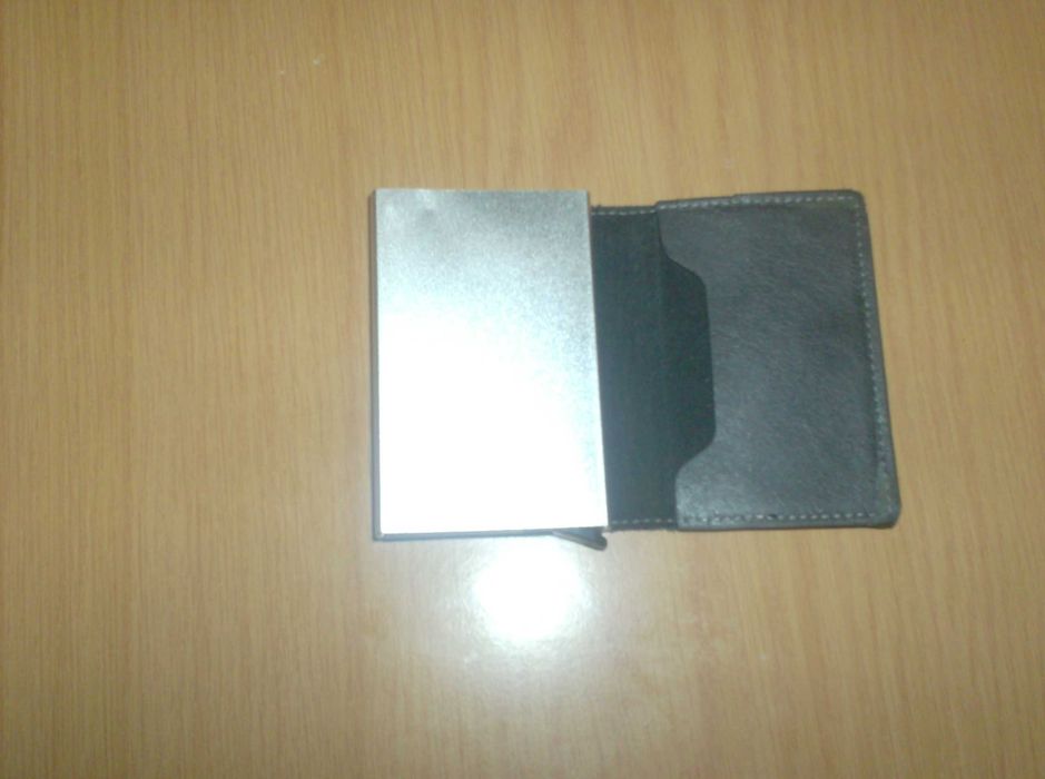 Porta-cartões Em Alumínio