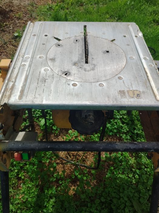 Pilarka stołowa ukosowa DeWalt 743