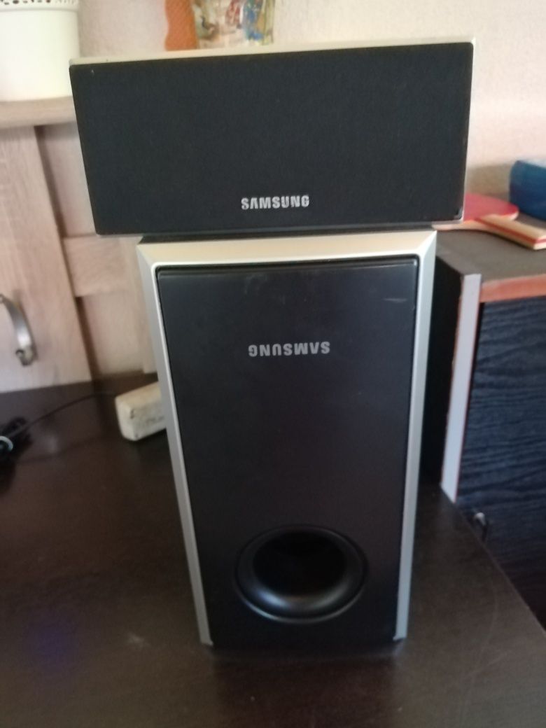 Sprzed głośniki Samsung z kina domowego.