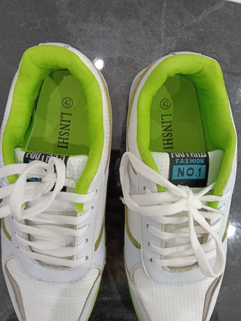Buty sportowe rozm. 39