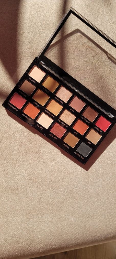 Paletka paleta cieni nude Revolution Pro Regeneration Restoration