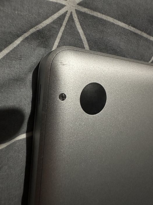 MacBook Pro (13,3”)