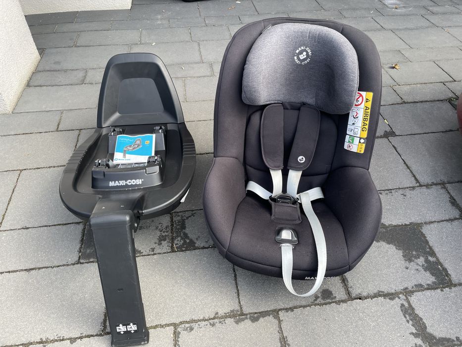 Fotelik samochodowy Maxi Cosi Pearl (9-18kg) + baza FamilyFix 2
