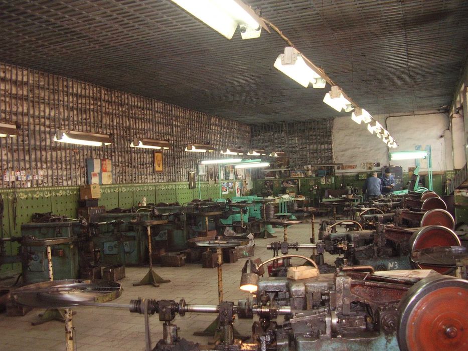 Продам діючий бізнес з виробництва металофурнітури