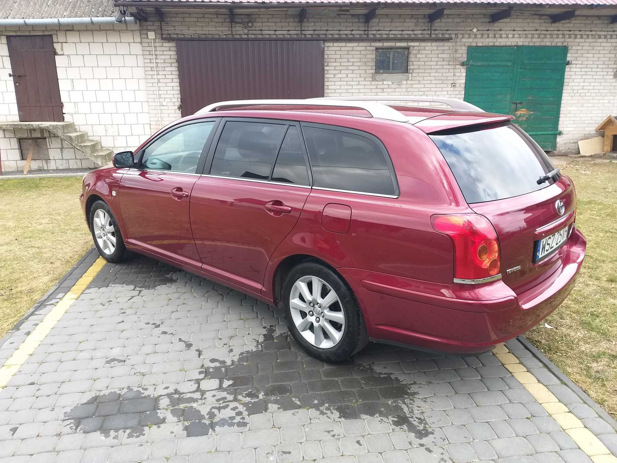 Toyota AVENSIS  2.0  VVTI Super Stan