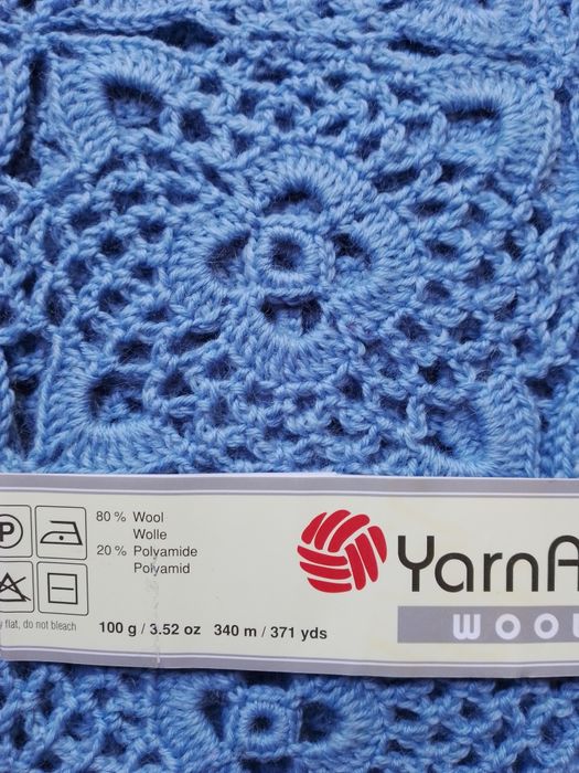 Вязаный женский жилет работа ручная