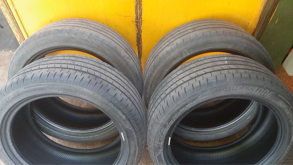 Продам резину BRIDGESTONE 235/45 R18