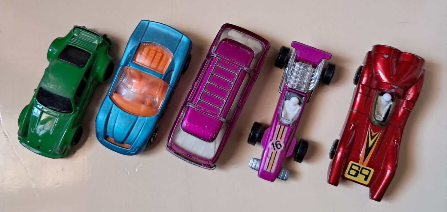 Lote de 5 miniaturas,  Matchbox e Hot Wheels.