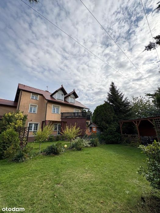 Duży dom wolnostojący w atrakcyjnej lokalizacji- wieś Mąkolice