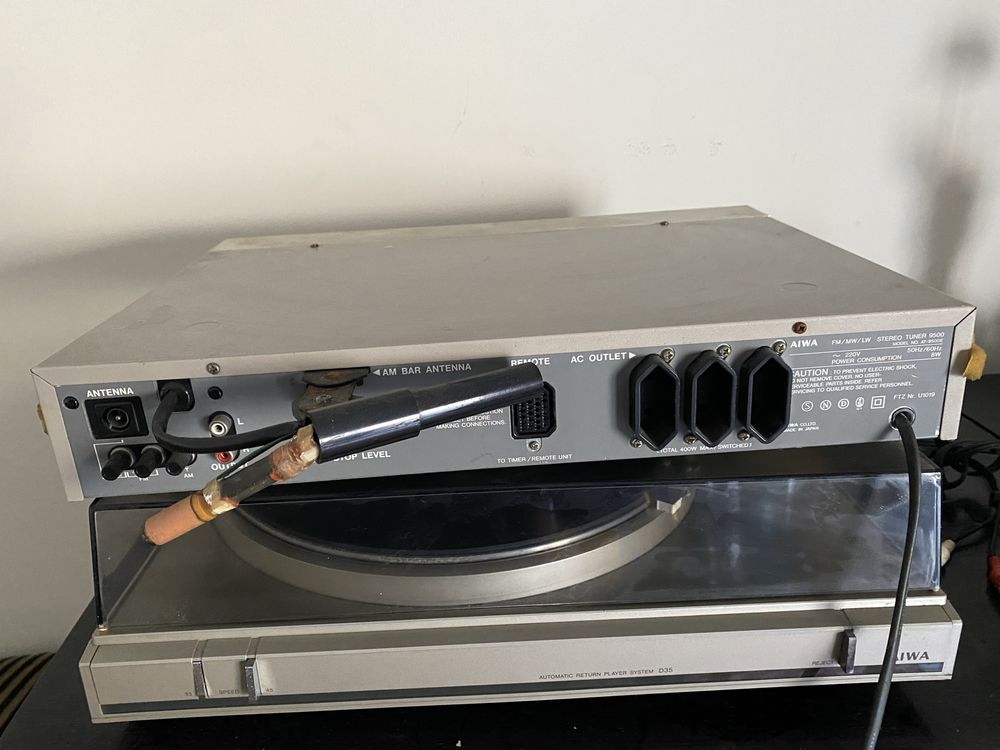 Gira Discos AIWA D35 + Synthesizer