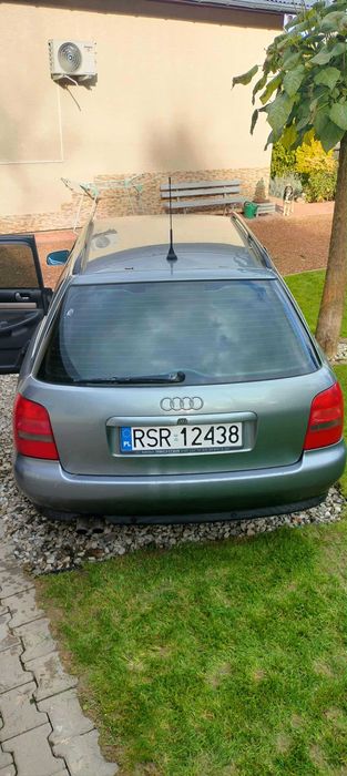 AUDI A4 B5 1997 2,4 benzyna+gAZ (uszkodzone)