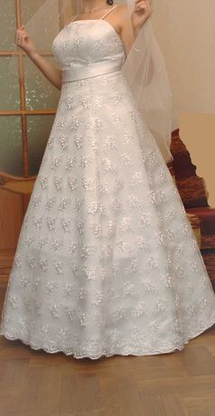 Сукня весільна білого кольору