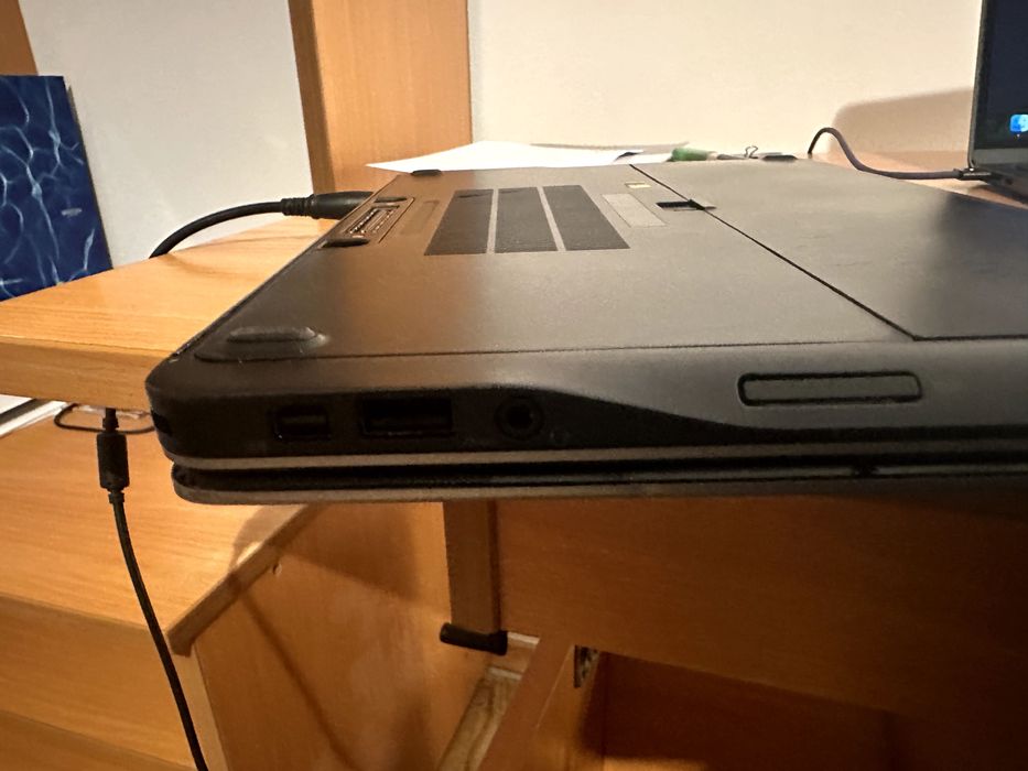 Dell Latitude E7240 intel i7 RAM 8 GB SSD Samsung  500GB windows 10