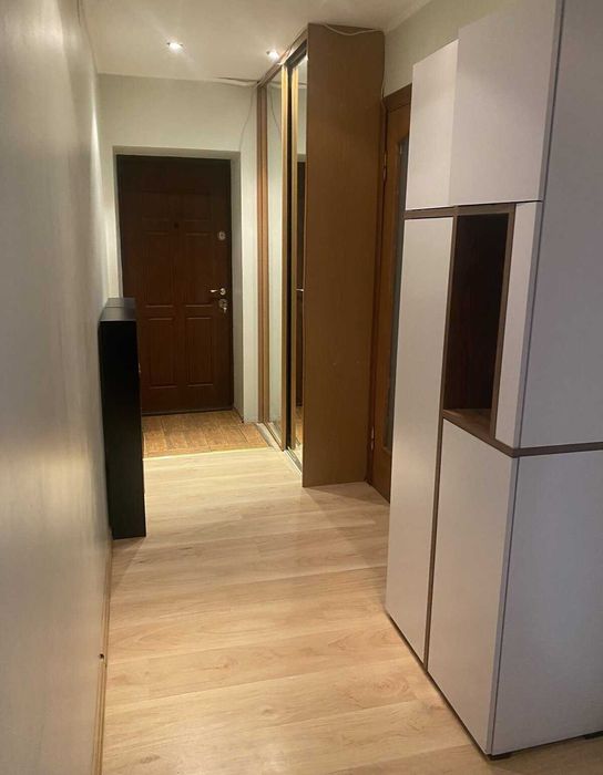 Продається 2-кімнатна квартиру з ремонтом на Дубово!