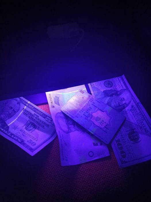 Ультрафіолет для грошей і документів
