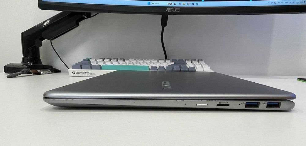 Ноутбук Samsung 15 Intel i7-8550U 1.80GHz 16GB 256GB Radeon 500 Toucsc