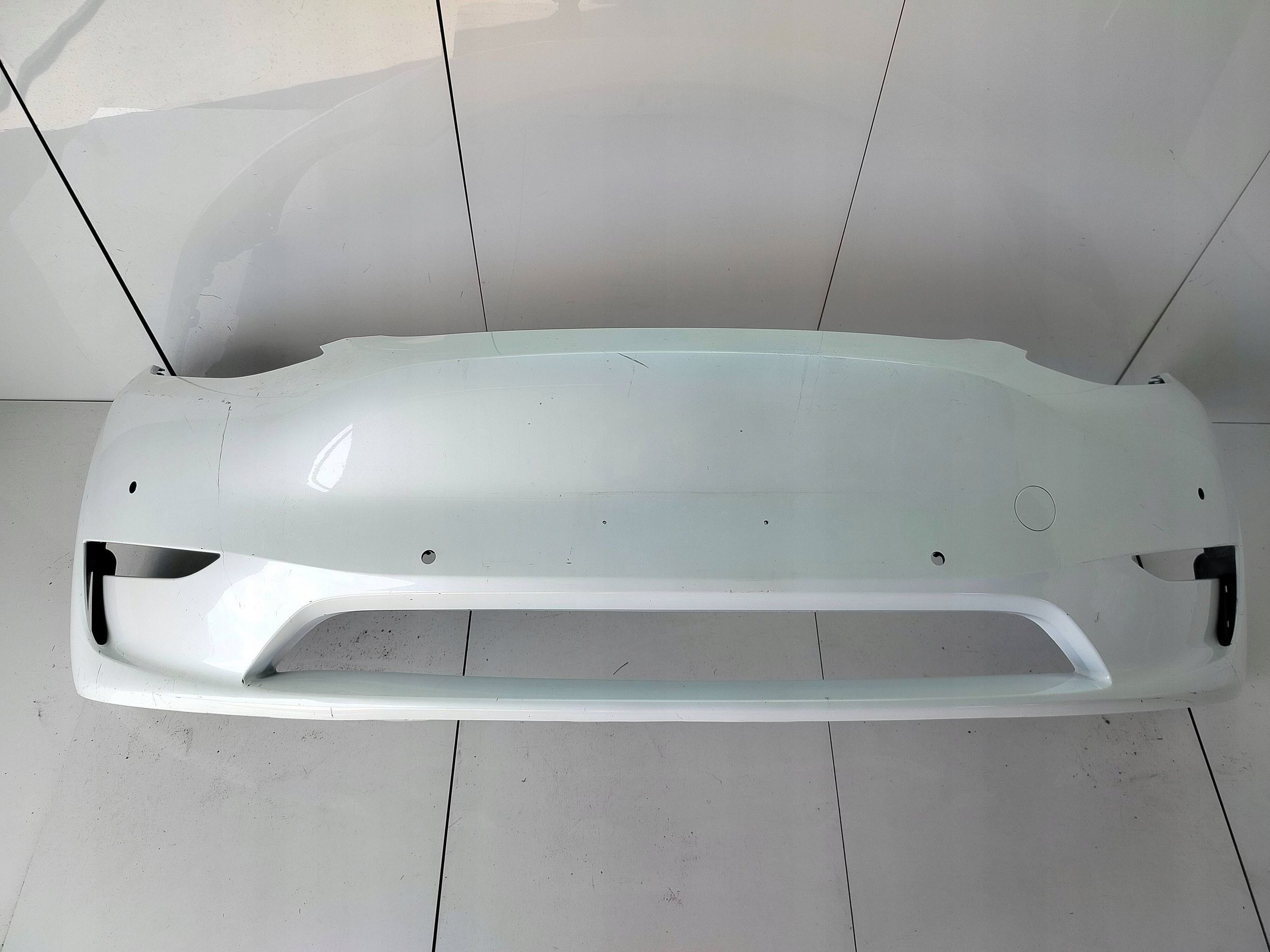 Tesla model Y 2020  z przodu zderzak przedni