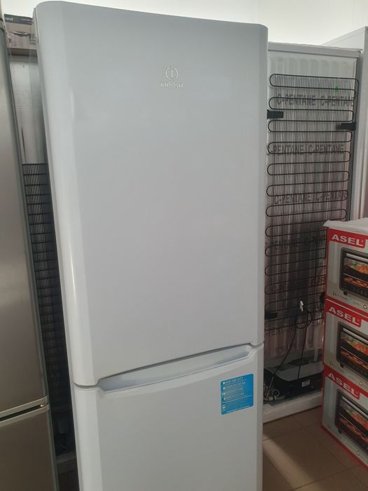 Продам холодильник Indesit