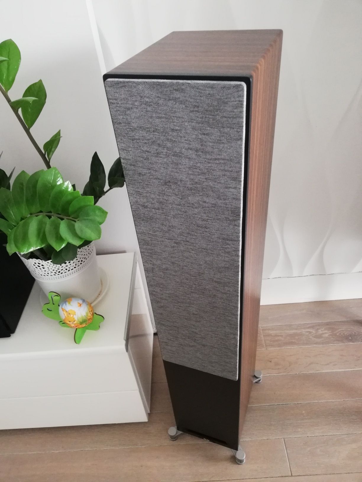 Elac debut reference